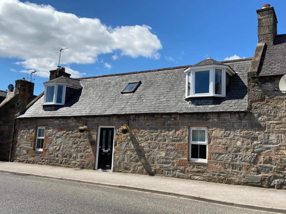 Islas Cottage, A Home In The Heart Of Speyside Dufftown Exterior photo